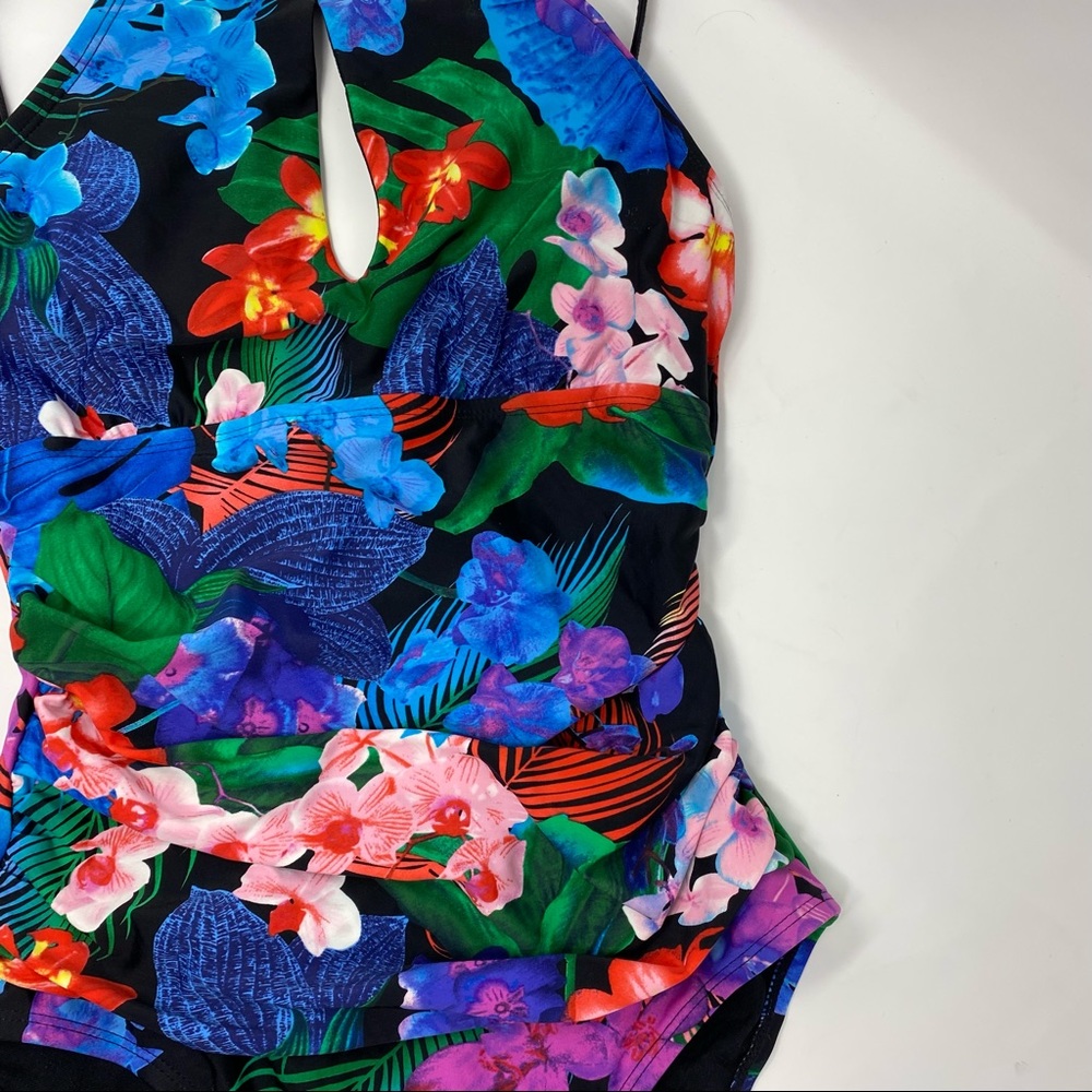 Gorgeous Colors!!1 piece brilliant keyhole floral tropical swimsuit. Gorgeous!🌺